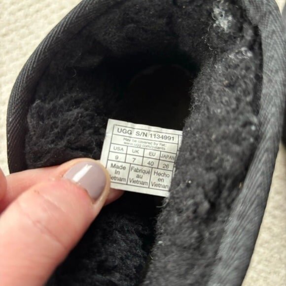 Ugg classic mini platform black suede boots - Picture 6 of 7